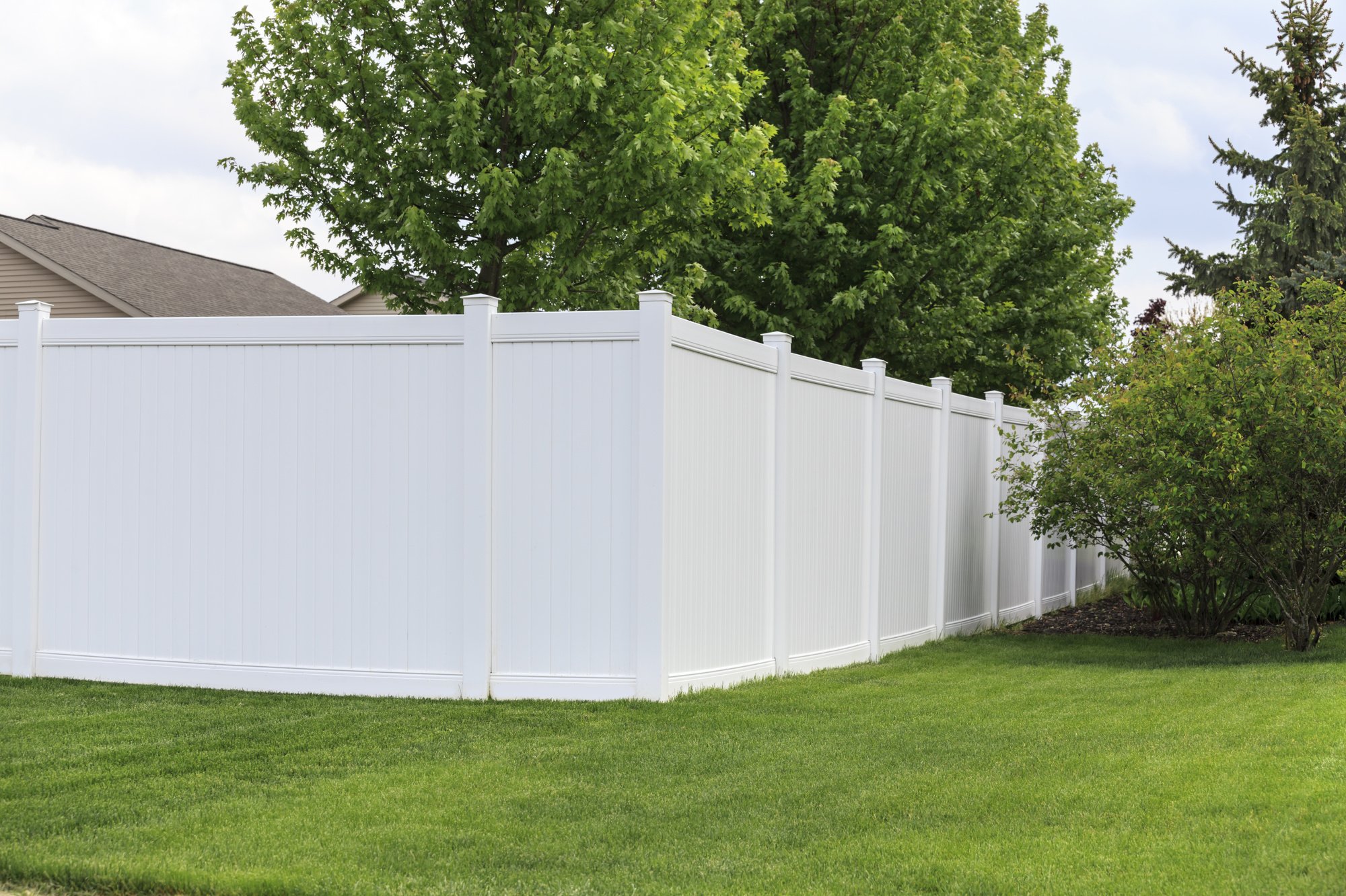 The Best Vinyl Fence Colors for Your House Lifestyle Design by Sully