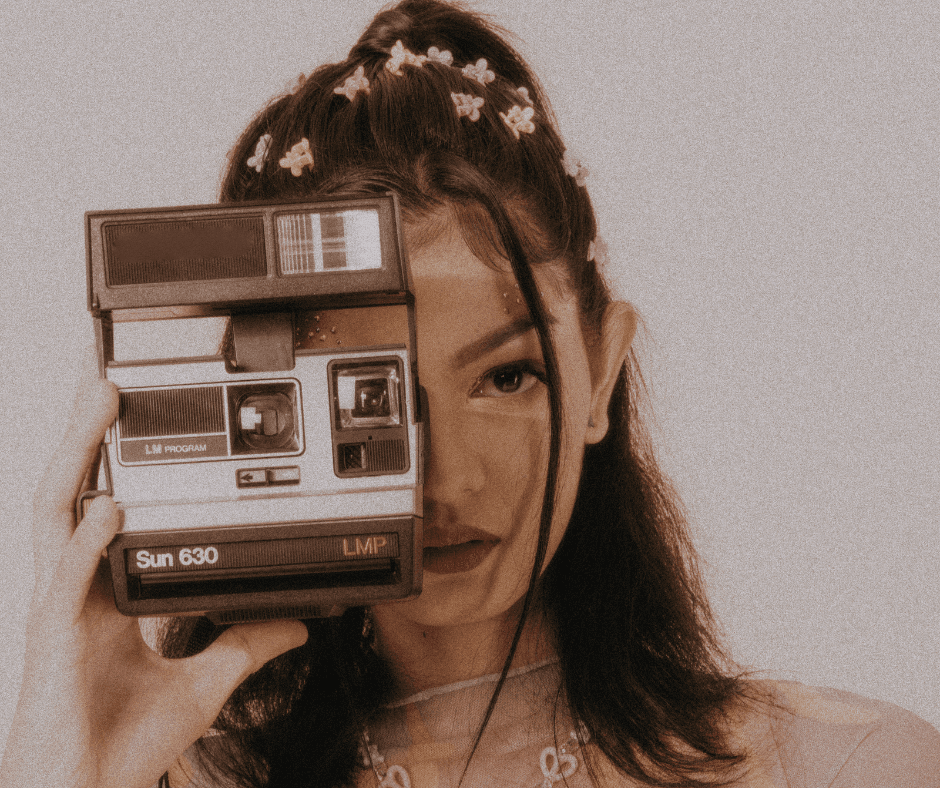 RetroFuturism Revisited How Y2K Aesthetics Are Making a Design(04)