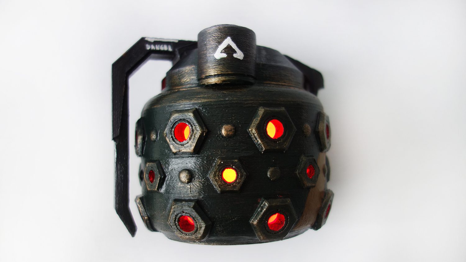 Frag Grenade form Apex Legends with LED's, costumes from Destiny, Star