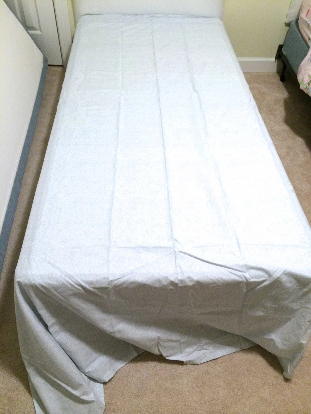 NoSew Bedskirt Tutorial! Mind Blowingly Simple! Designer Trapped