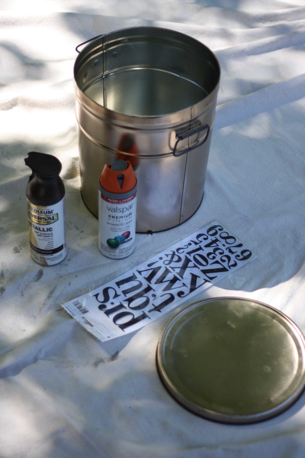 DIY Dog Food Storage {from a popcorn tin!}