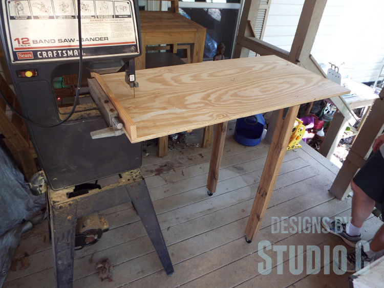 Build a DIY Large Circle Cutting Jig for the Bandsaw