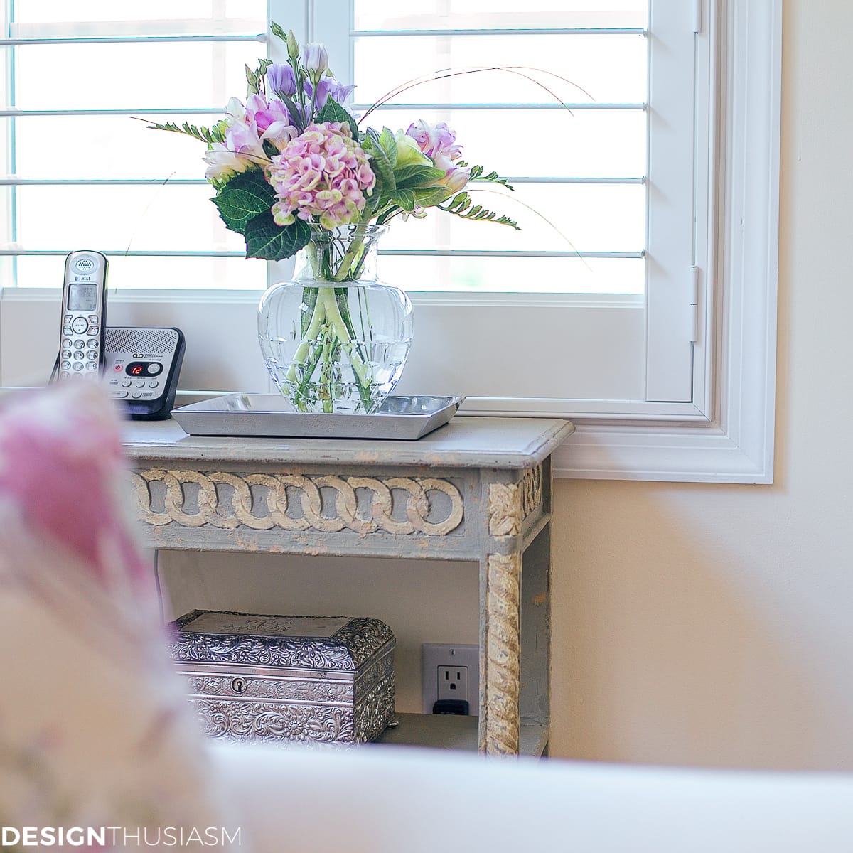 Small Accent Table How to Decorate a Tiny Living Room Corner
