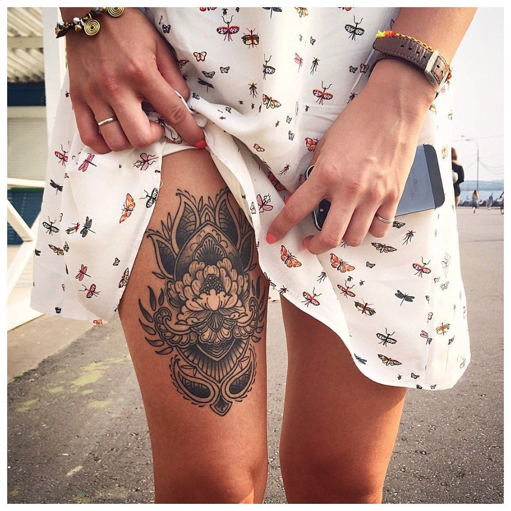 Frauentattoos auf der Hüfte Ideen, Fotos, Skizzen