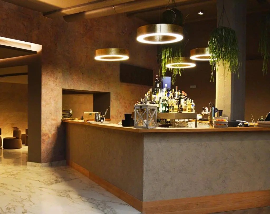 Wall decor applications for restaurants & bars DesignWanted