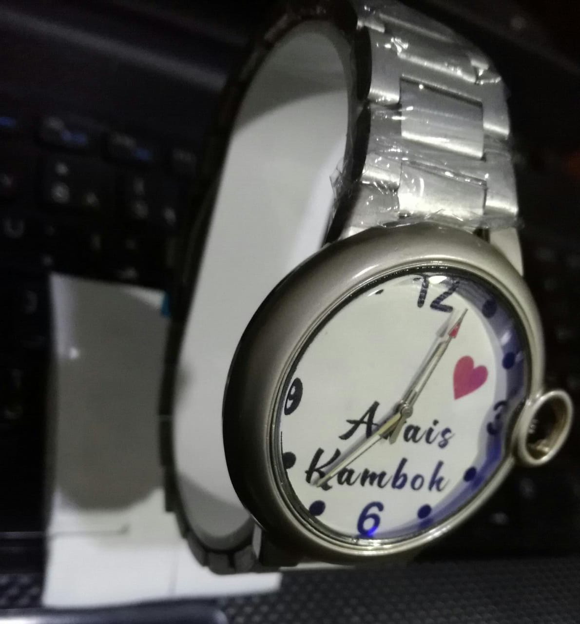 Customized Good Quality Picture Name Hand Watch With Stand Design