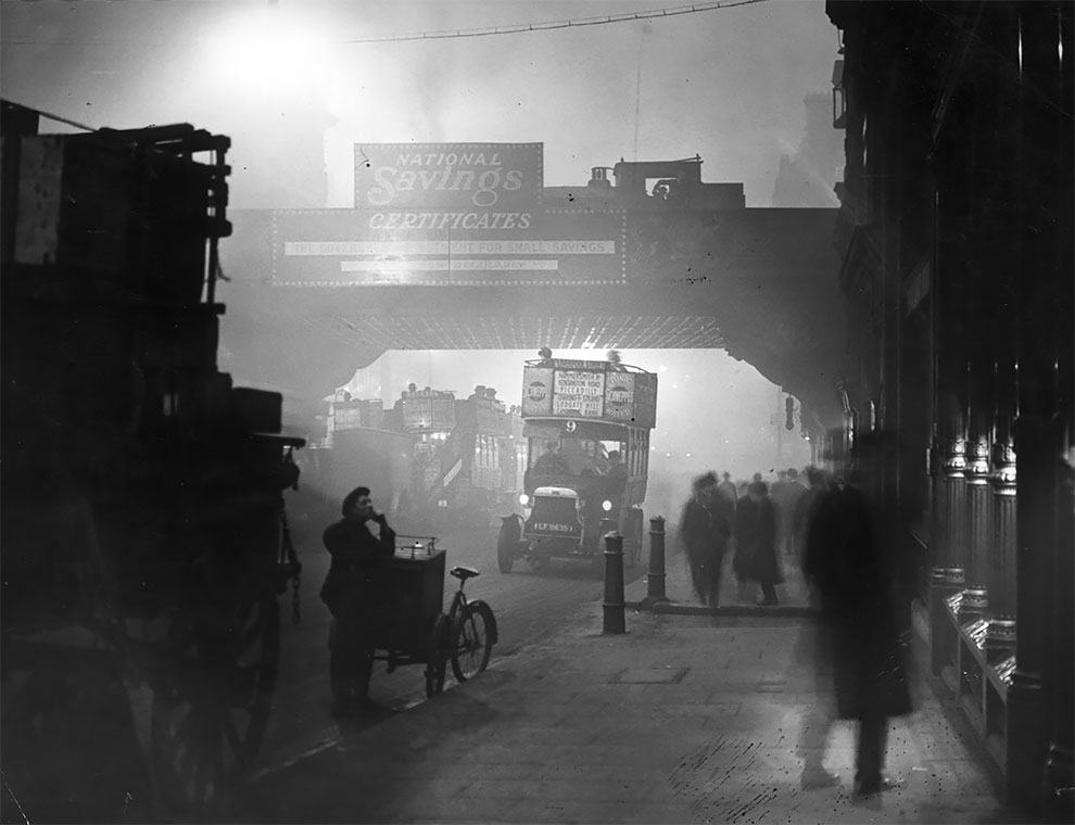 Eerie Black And White Photographs That Show London Fog Scenes From The