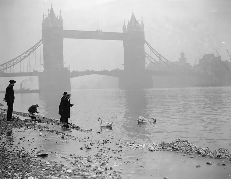 Eerie Black And White Photographs That Show London Fog Scenes From The