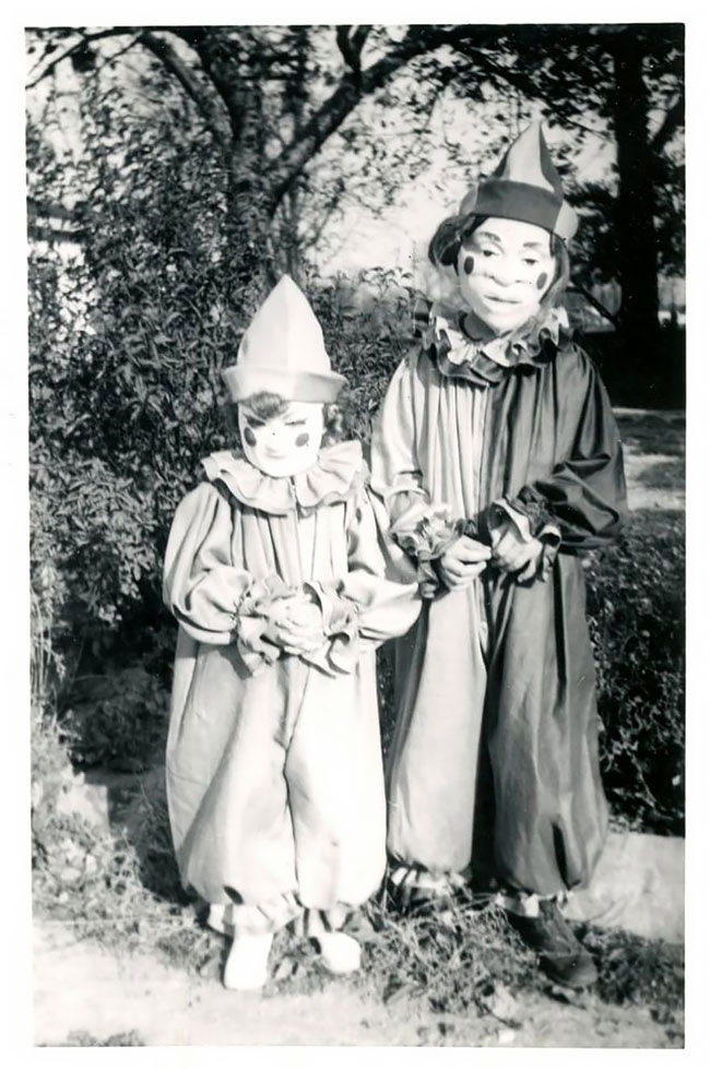 Vintage Snapshots Of Freaky Halloween Costumes That Give You A