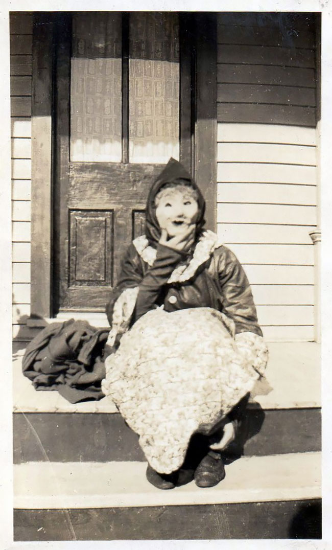 Vintage Snapshots Of Freaky Halloween Costumes That Give You A