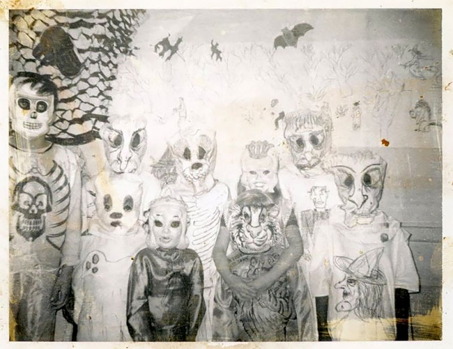 Vintage Snapshots Of Freaky Halloween Costumes That Give You A