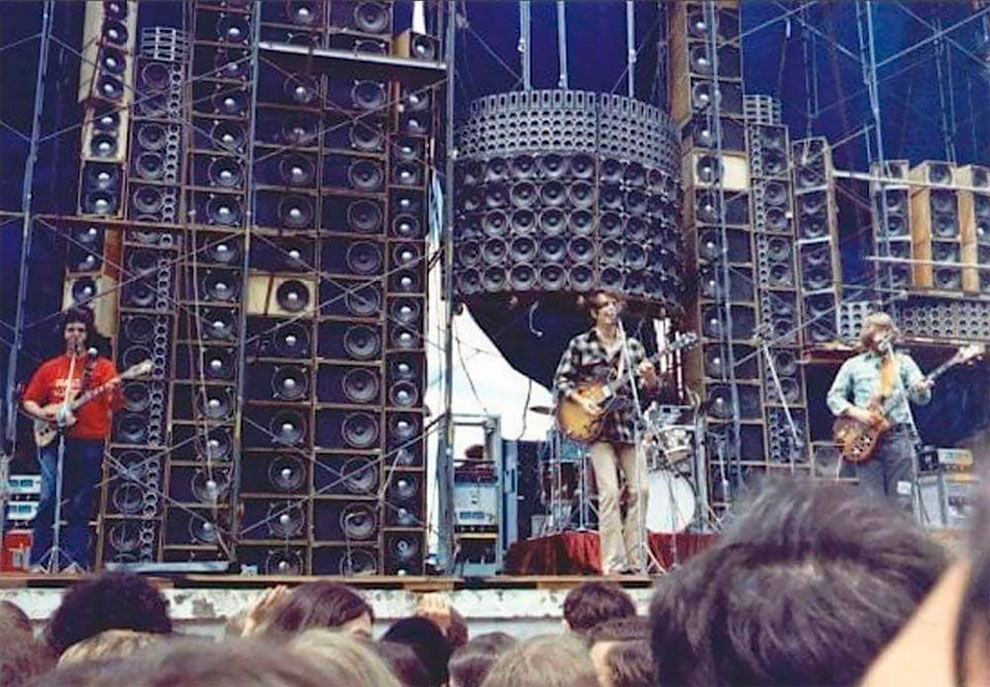 Amazing Vintage Photos Of The Grateful Dead’s Wall Of Sound, 1974