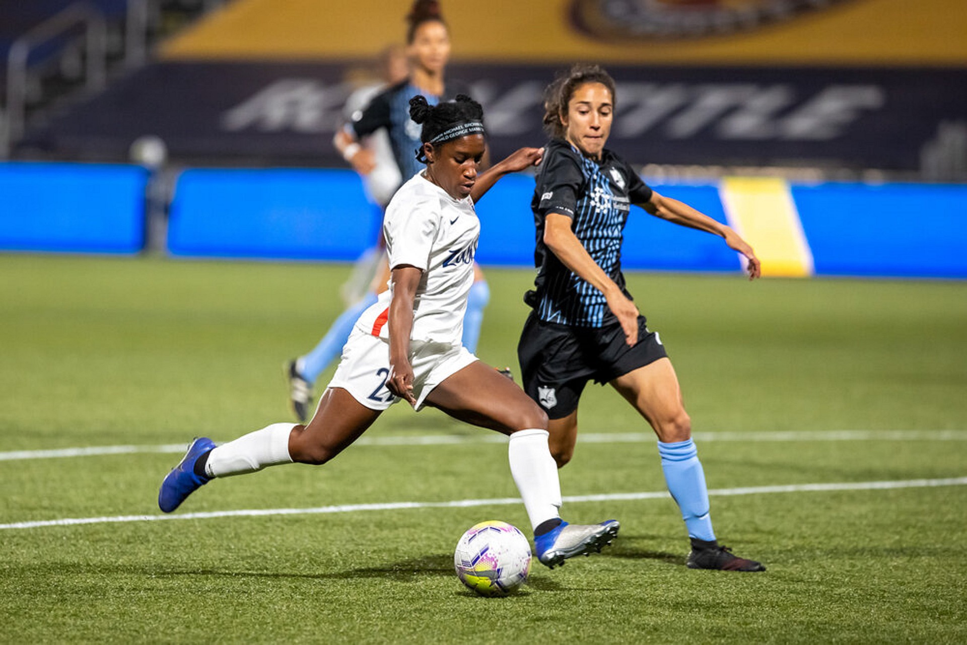 Las mujeres futbolistas la tienen más difícil Desigualados