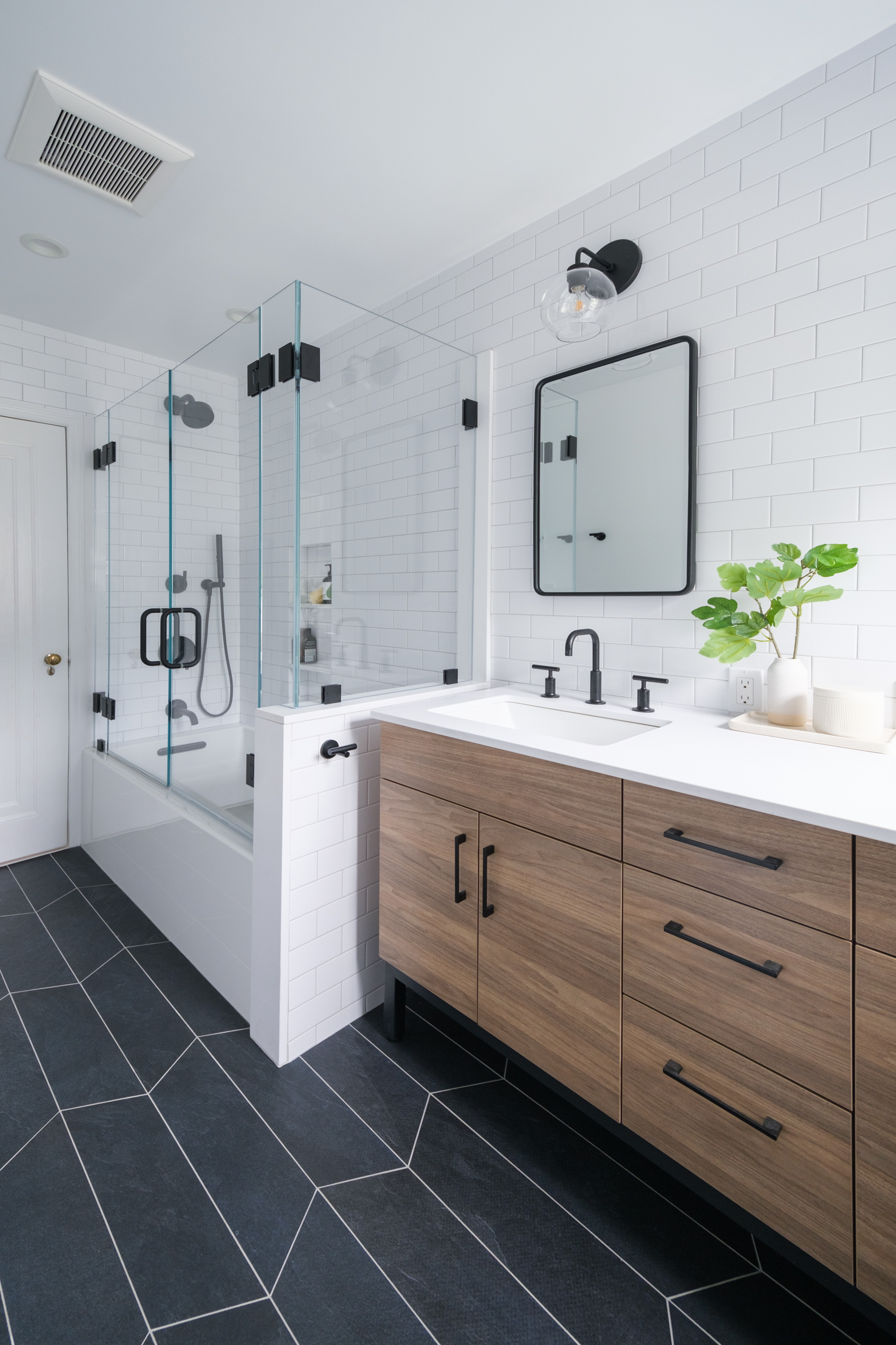 Pelham Modern Bathroom Desire KBD
