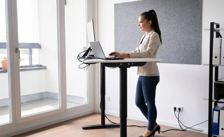 Kneeling Chair Vs Standing Desk Best Guide & Helpful Review