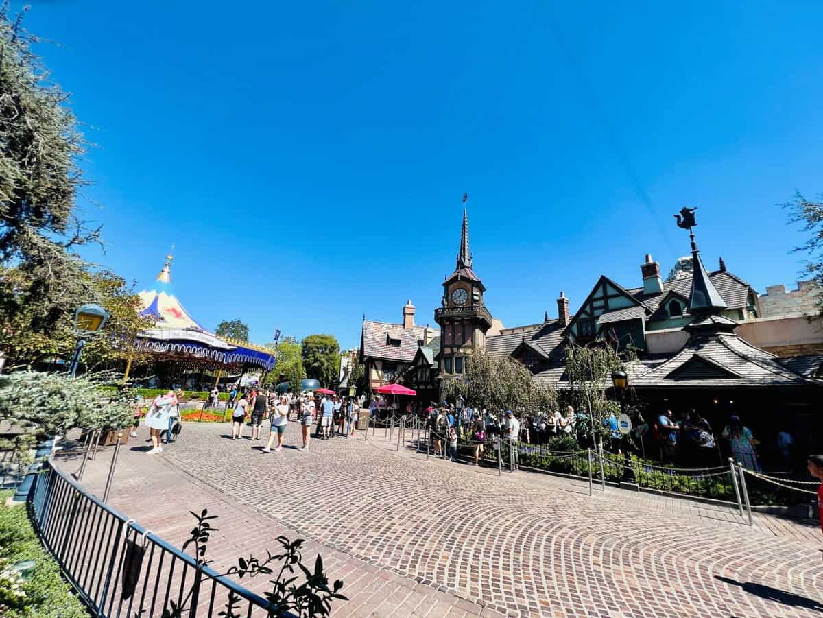 Rope drop at Disneyland Best strategies (2024) Destination Checkoff
