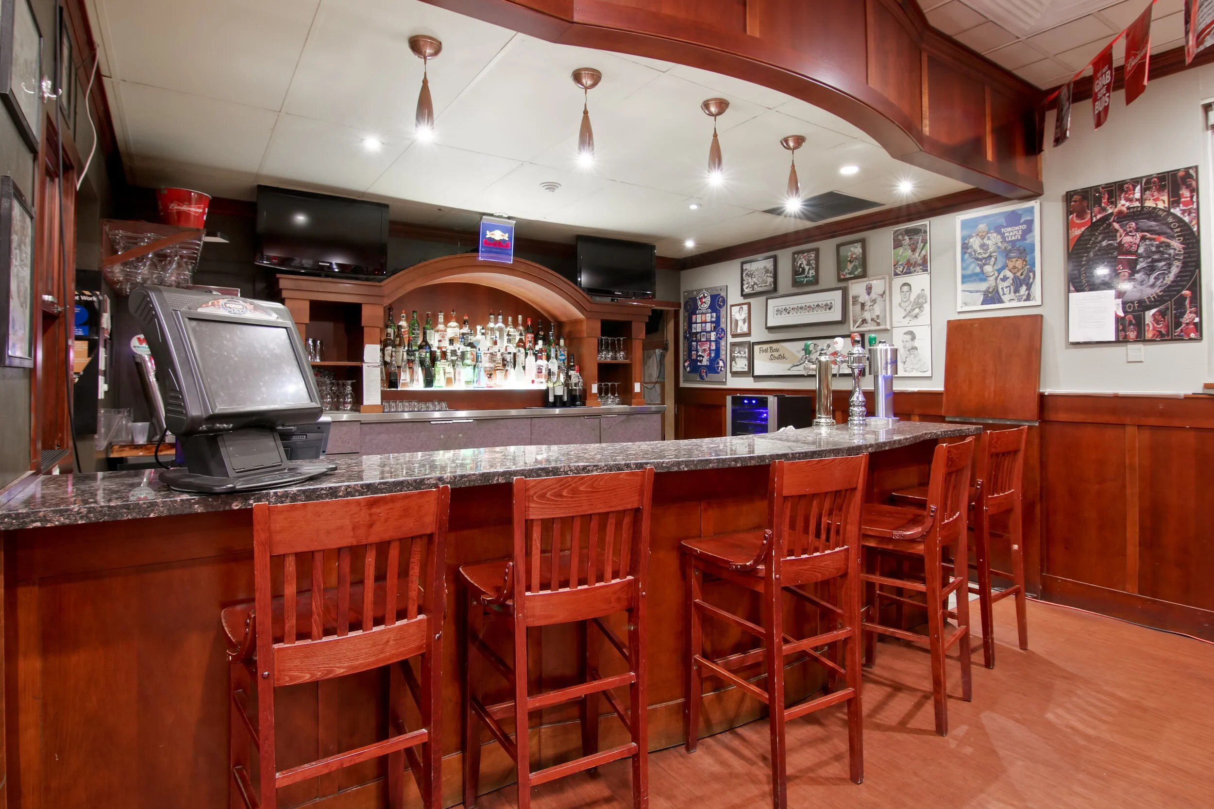 Wrigley’s Sports Bar and Lounge Destination Niagara Falls