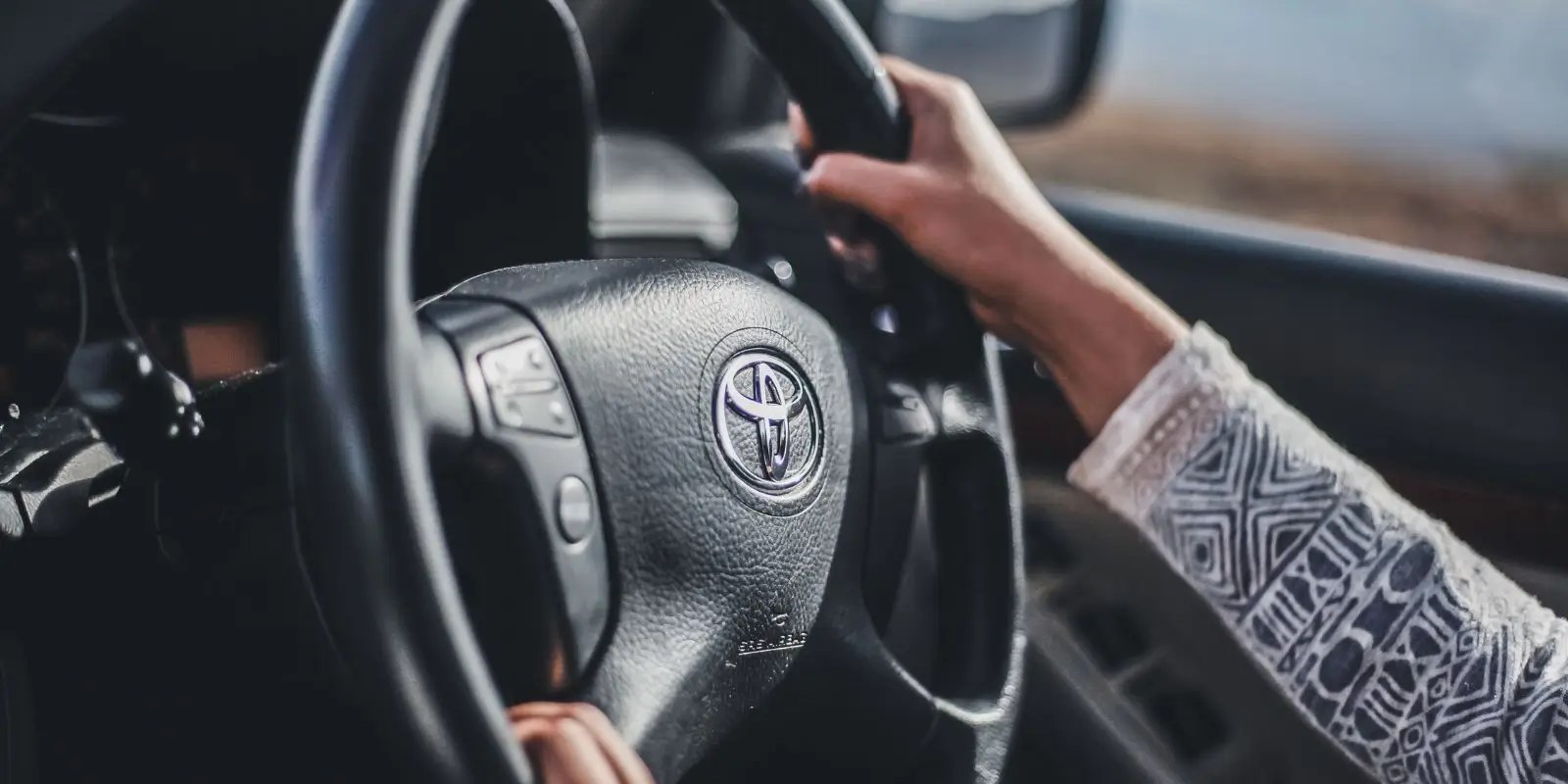 Get a Perfect Grip on the Wheel The Best Solutions for Driving with