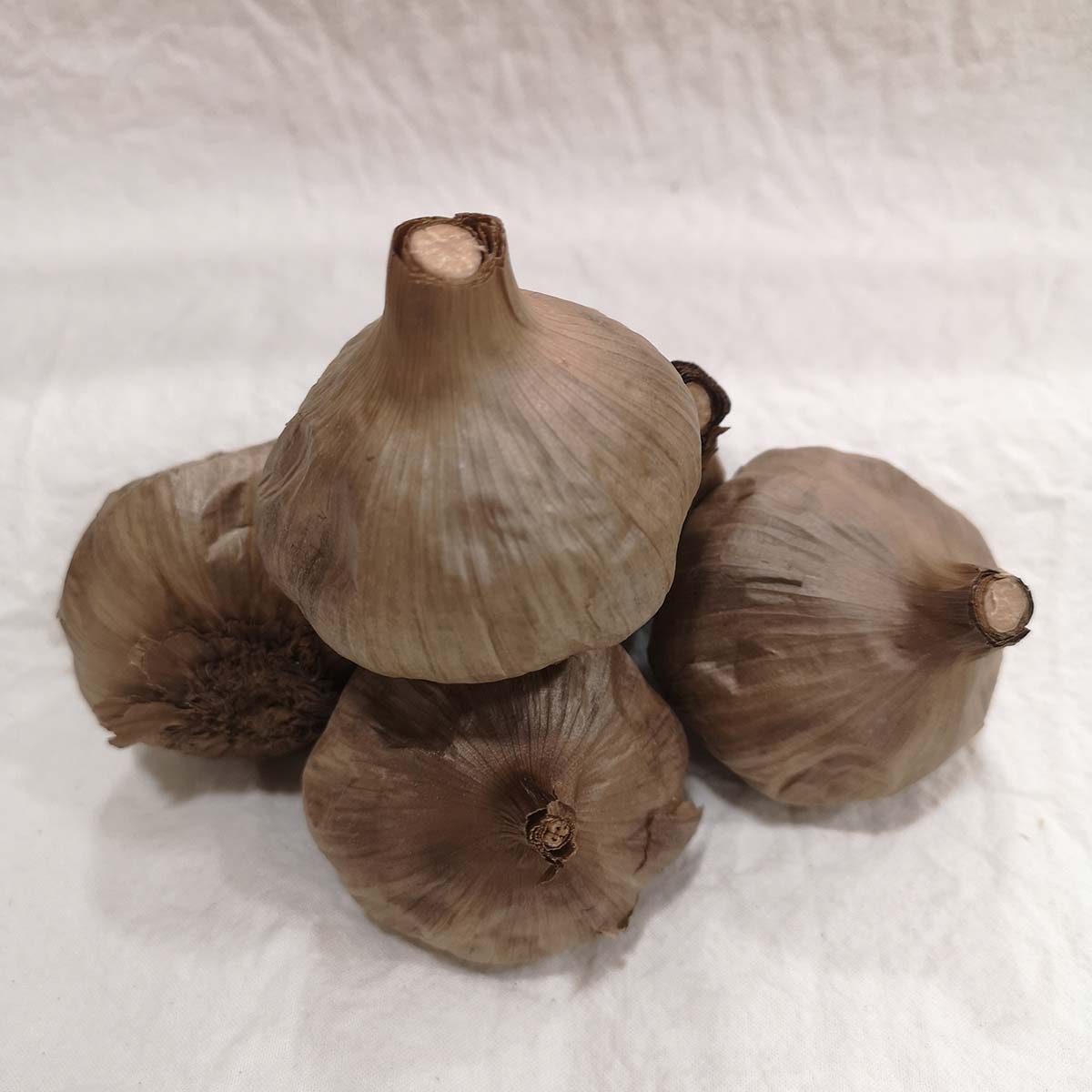 Ajo negro al peso a granel. Verduras