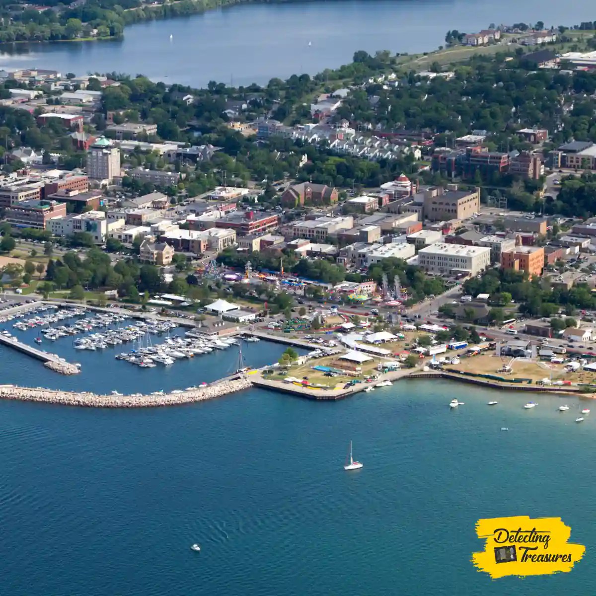 14 Best Beaches in Michigan to Metal Detect (2024 List!)