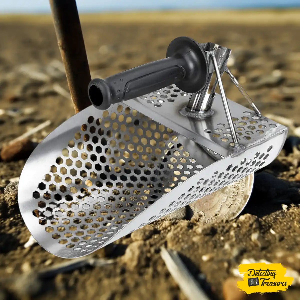8 Best Sand Scoop for Metal Detecting (Tested & Reviewed!)