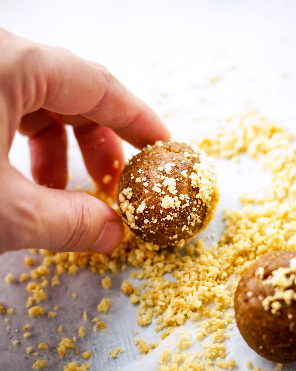 Date & Oat Lactation Energy Bites (Vegan) Detoxinista