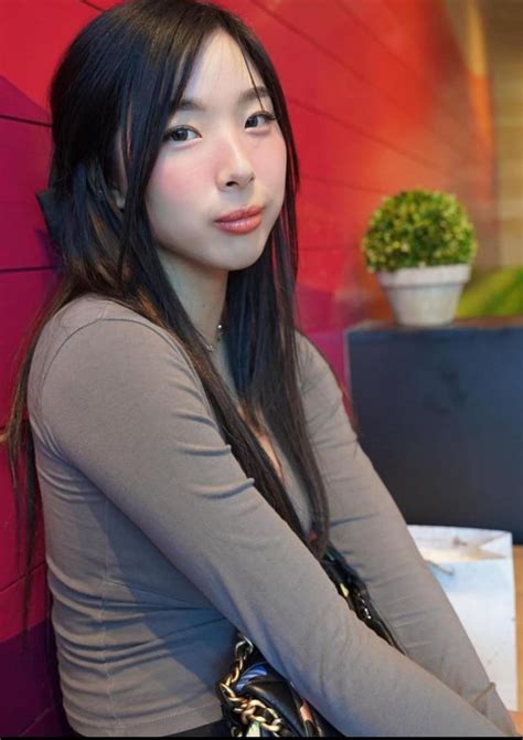 Elle Lee Nude - Imaginative Minds