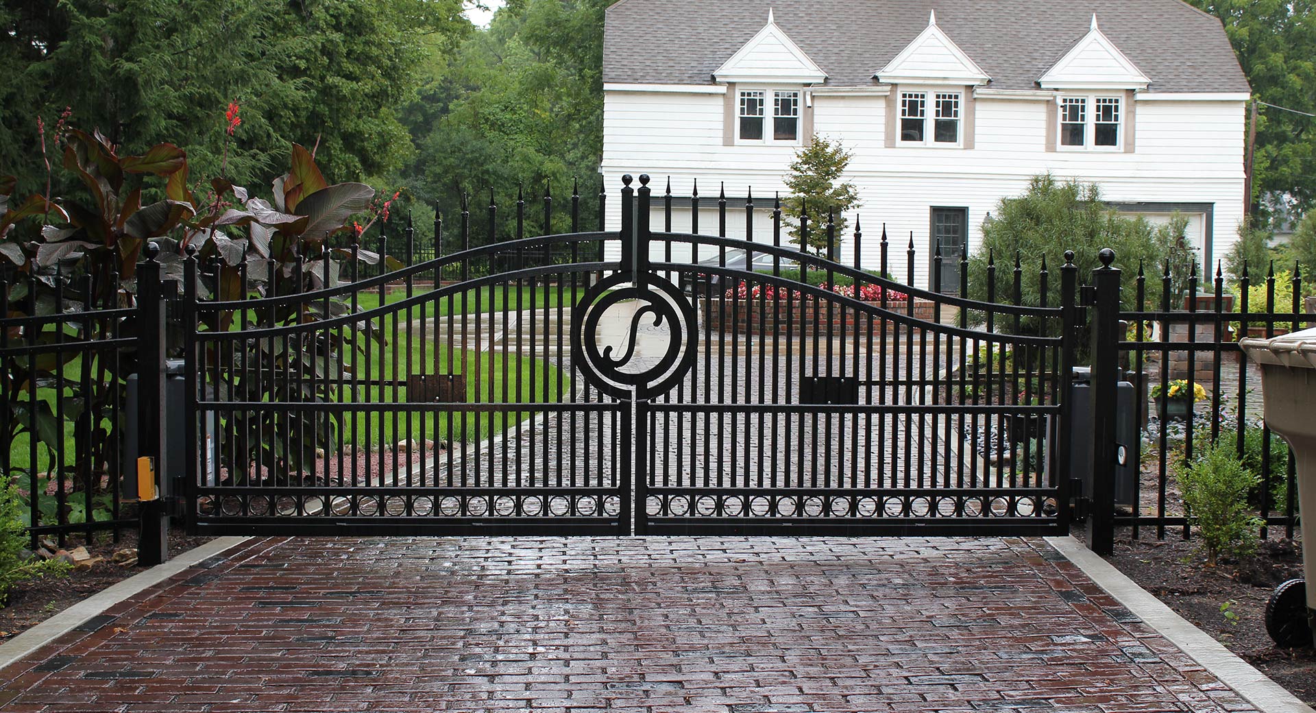 AlumiGuard® Commercial Aluminum Estate Gates