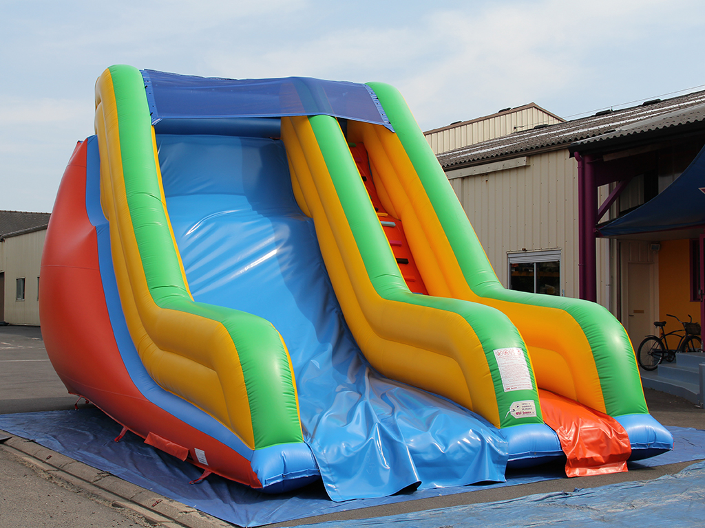 600 kamikaze toboggan gonflable 10 720 € ht Anciens Et Réunions