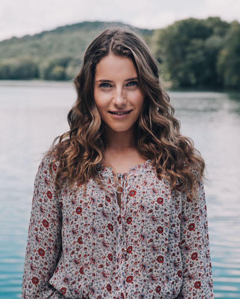 Photos Caroline Jones The official site of singer songwriter