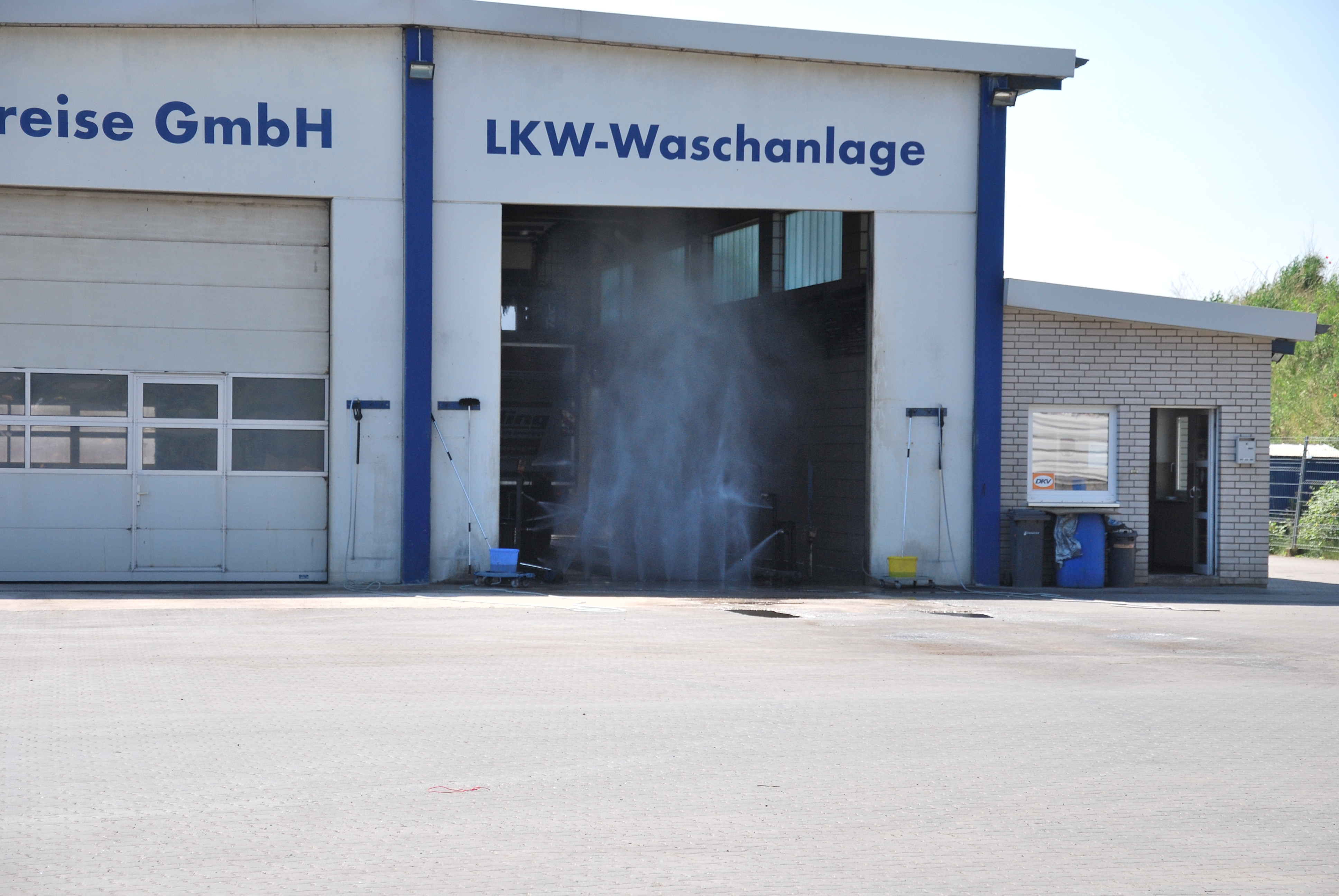 LKW & Wohnwagen Waschanlage Wertstoffrecycling