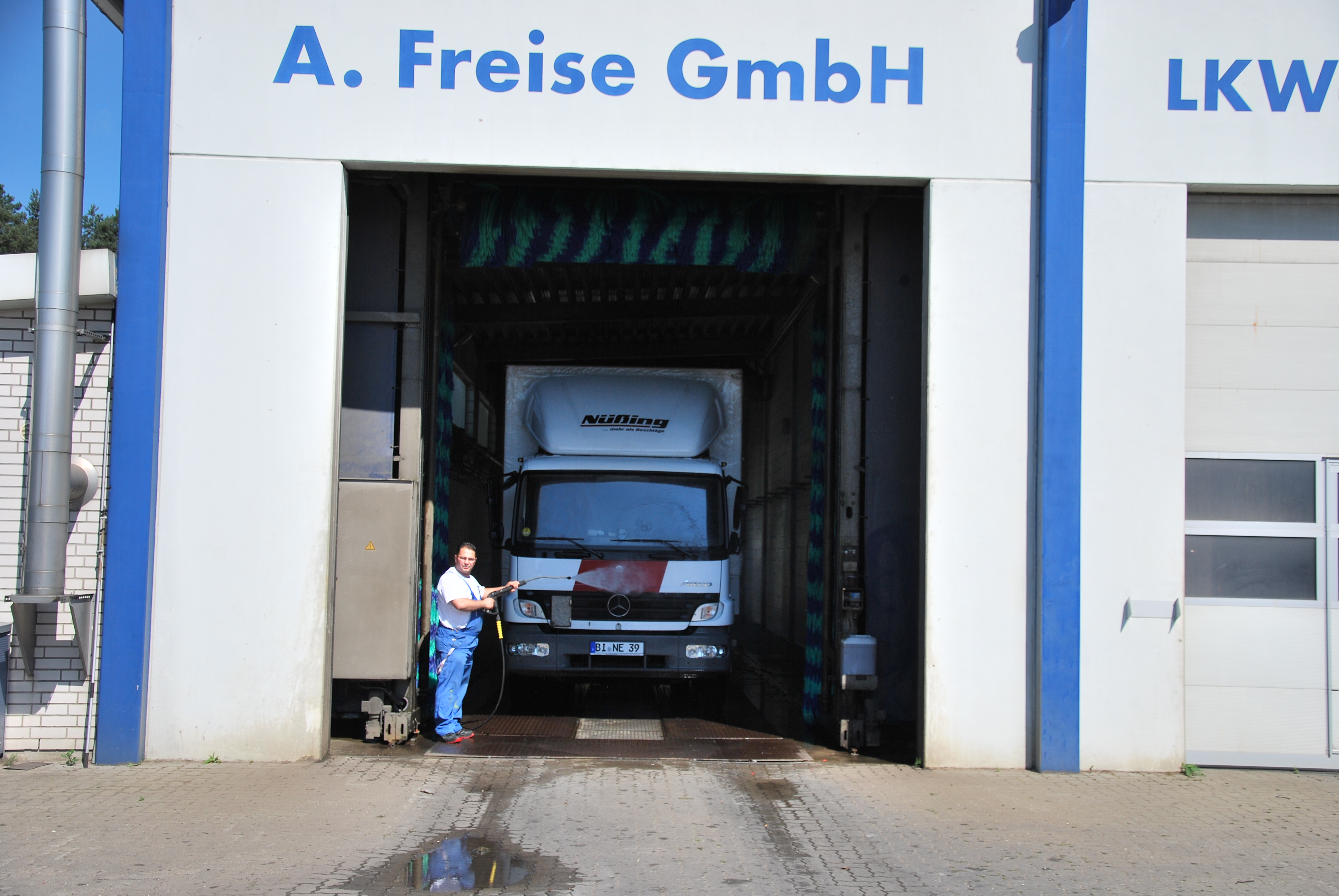LKW & Wohnwagen Waschanlage Wertstoffrecycling