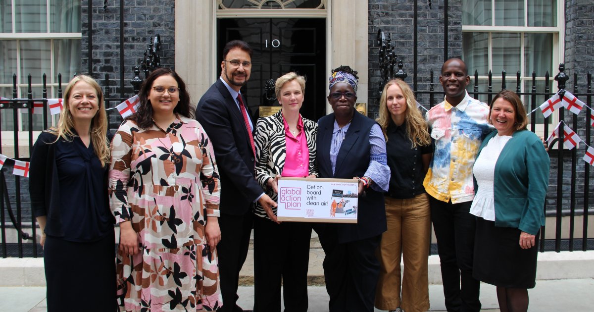 Clean Air Day petition delivered to Downing Street