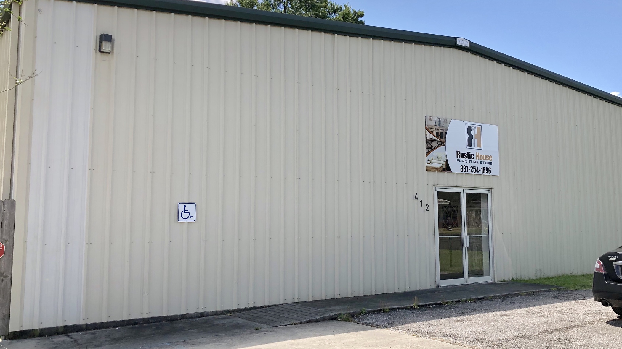 Custom Hardwood Retailer, Rustic House Furniture, Expands Into