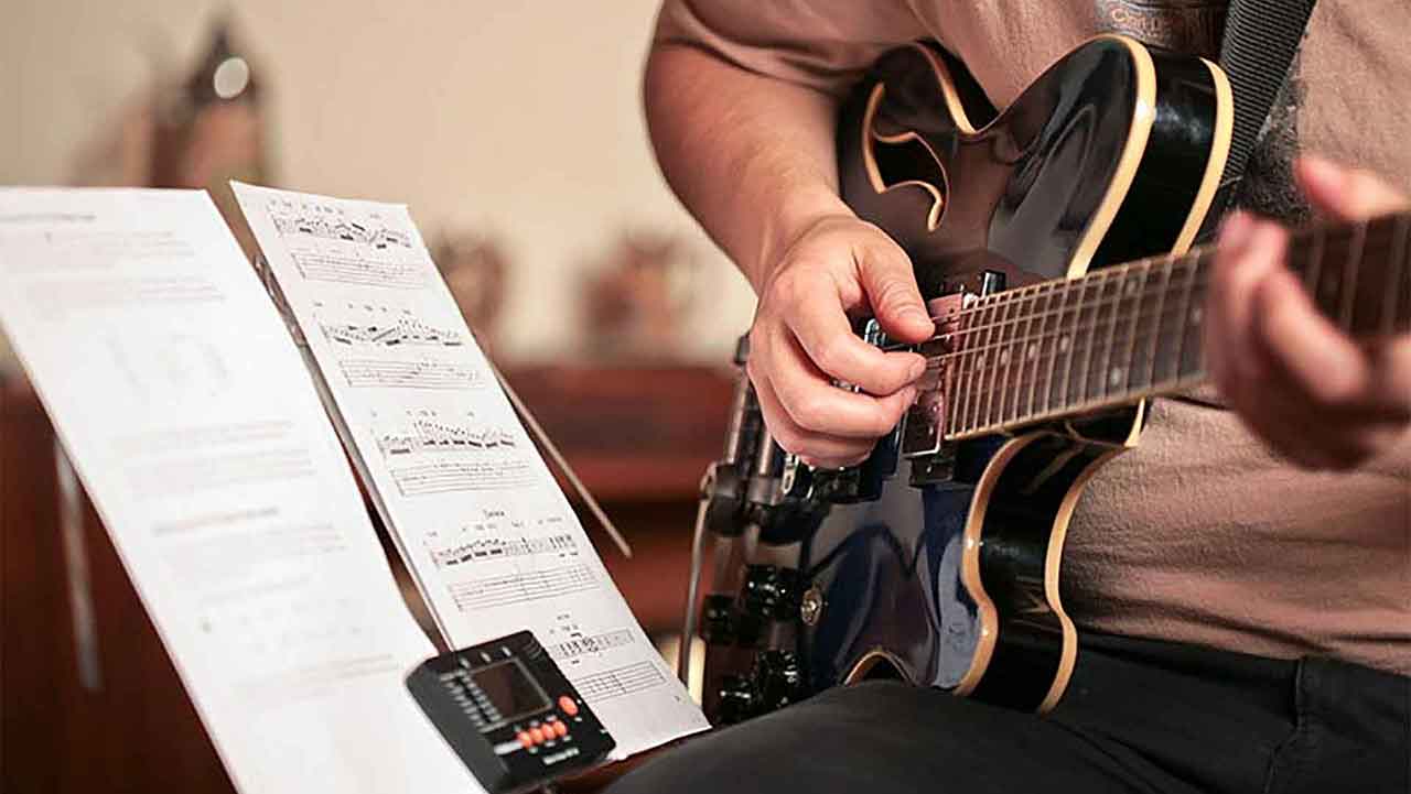 Best Online Guitar Lessons (2023 Buyers Guide) Deviant Noise