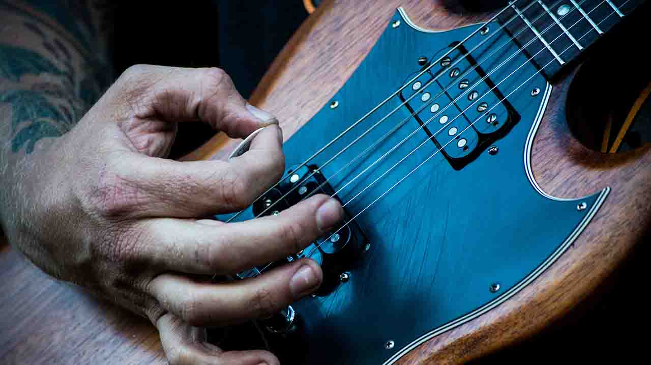 Guitar Picking Techniques You Need to Know Deviant Noise