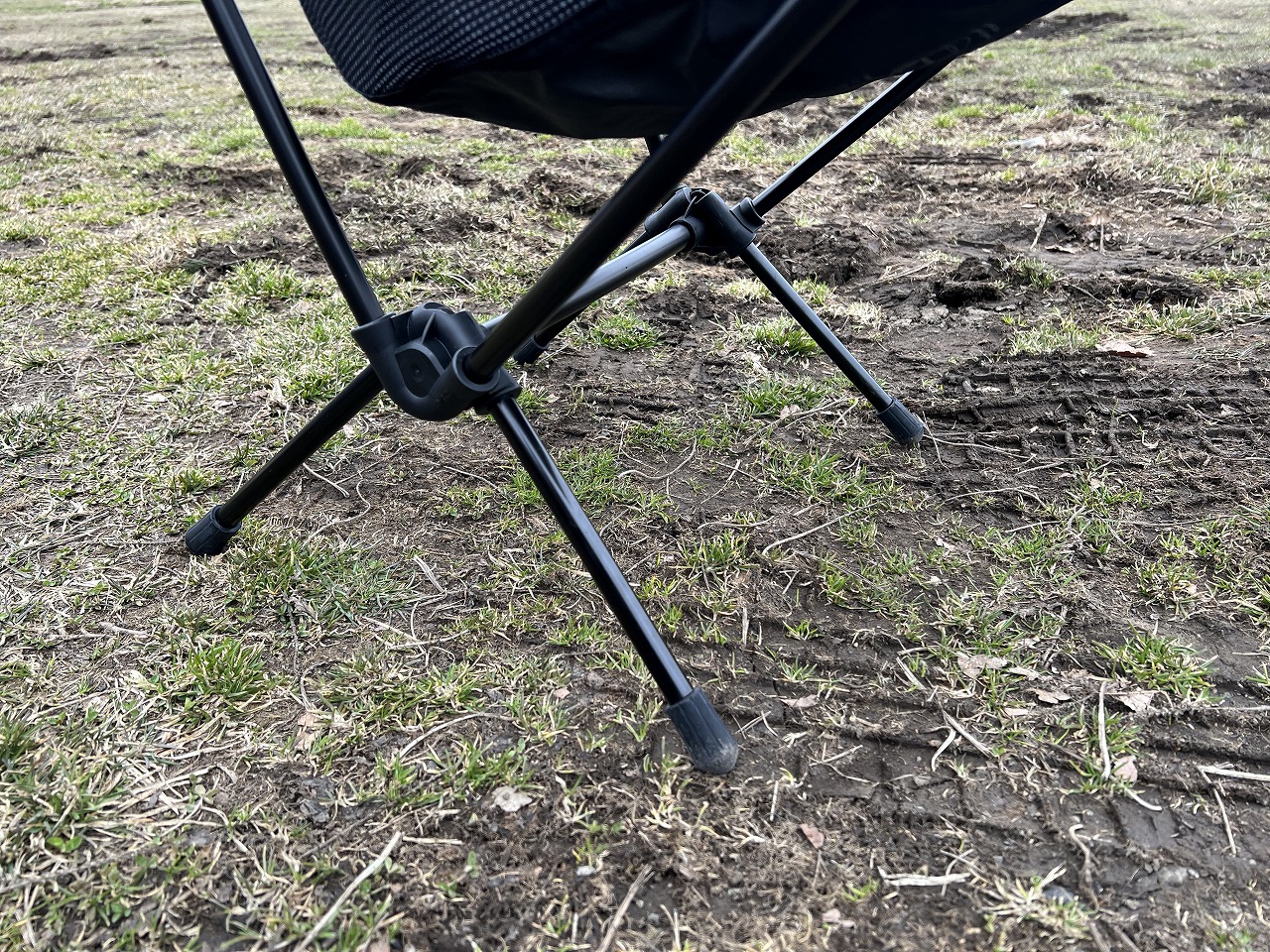 ヘリノックスチェアの沈み込み防止にはこれが最適！ビブラムボールフィートに出会って快適さが段違い！ devicecamp
