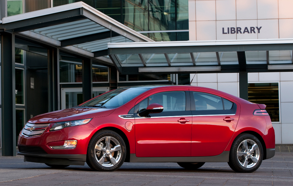 GM formally introduces the Chevy Volt DeviceGuru