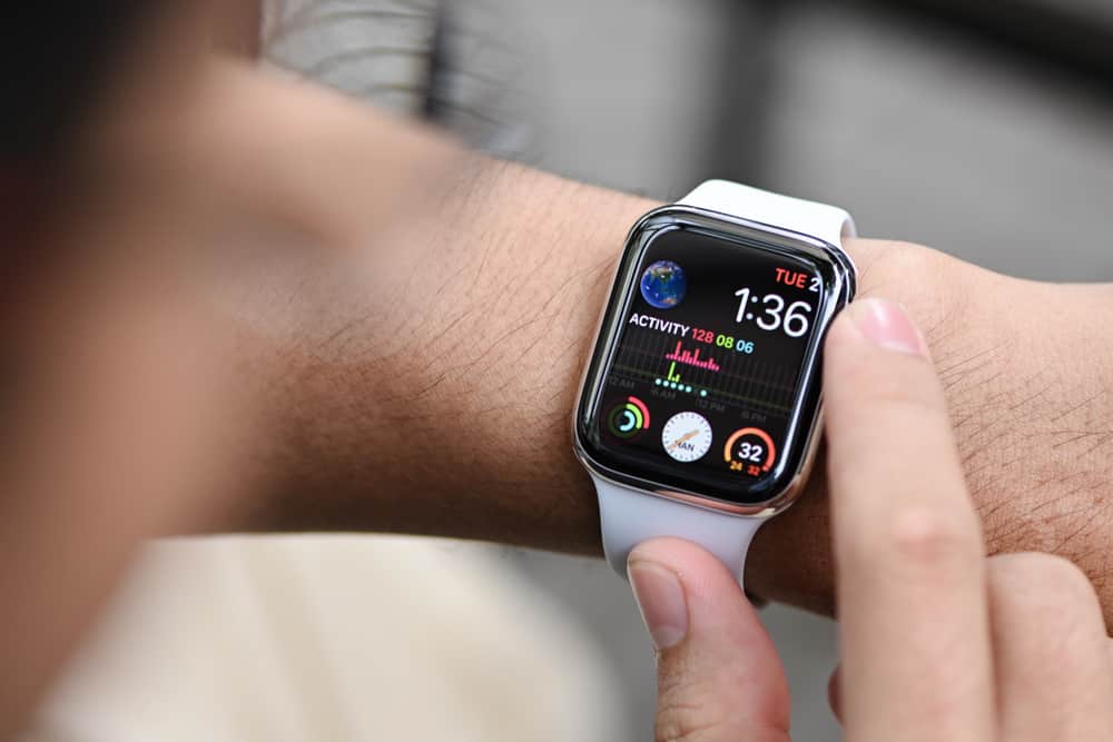 How To Change the Wallpaper on Apple Watch DeviceTests