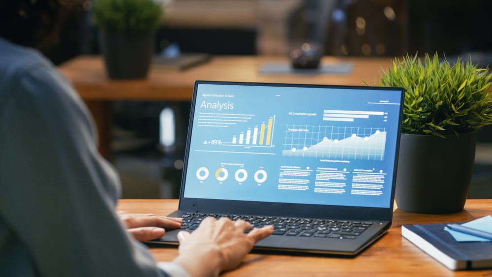 How To Refresh a Computer Screen (StepbyStep Guide) DeviceTests