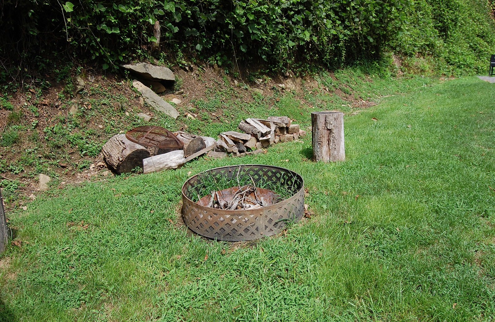 Eddie’s Place Devil Anse Trailhouse , Gilbert, WV