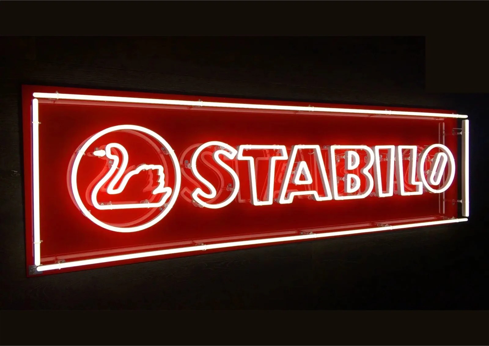 Perbedaan Neon Box dan Neon Sign Papan Nama Jogja