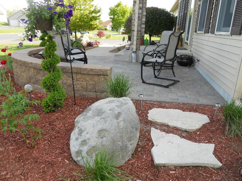 Landscape contractor Woodbury, MN Devine Design Hardscapes