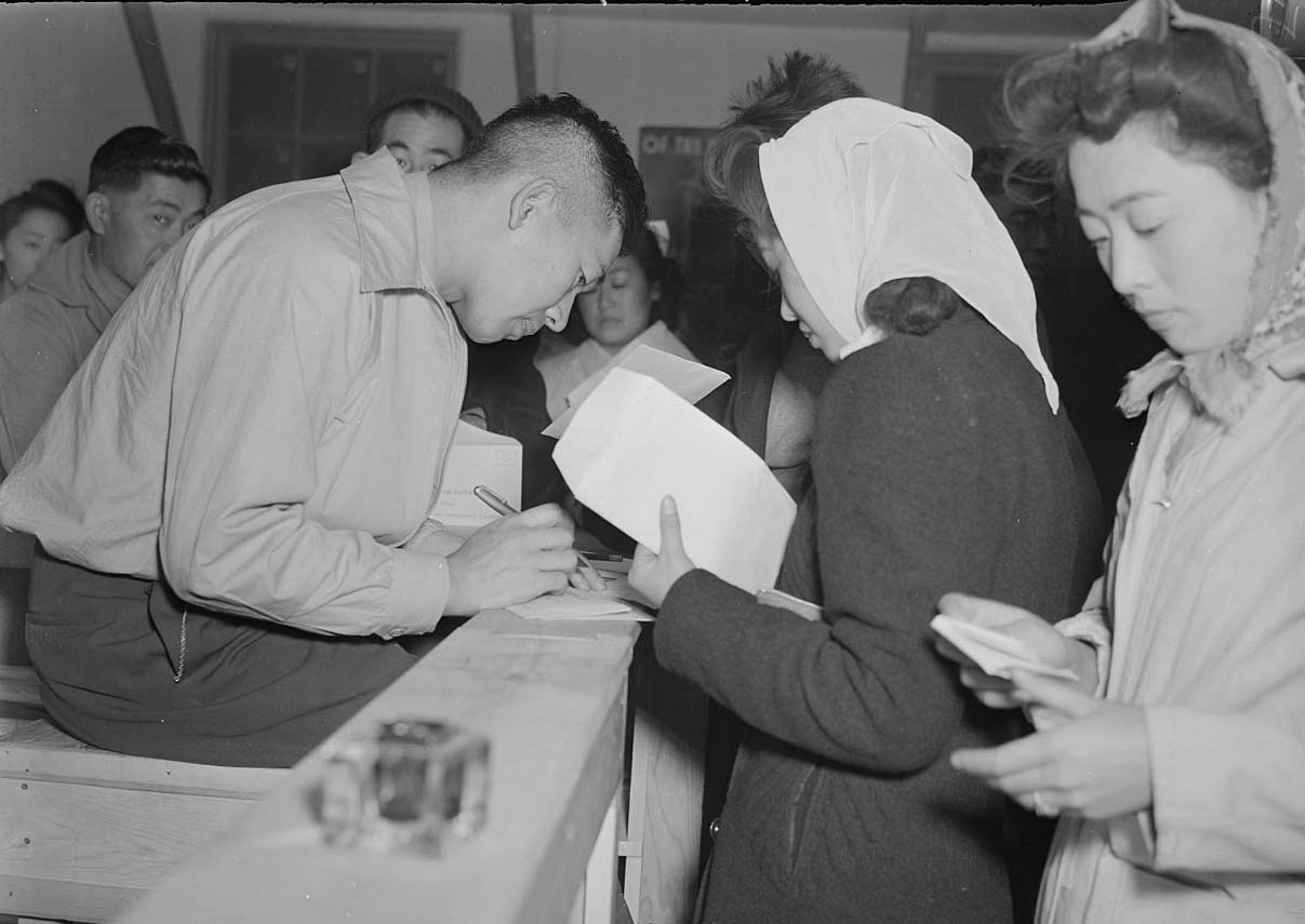 The Woes of Voting in Camp in 1942 Descubra a los Nikkei