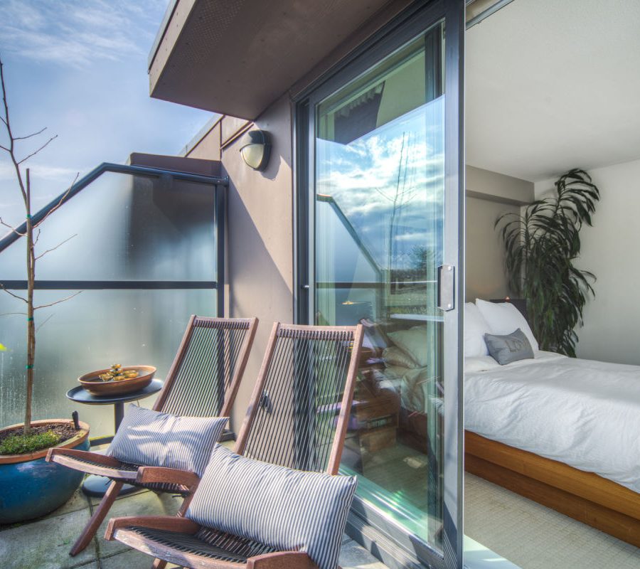 207 1961 Collingwood St, Vancouver, BC — Devon Samson