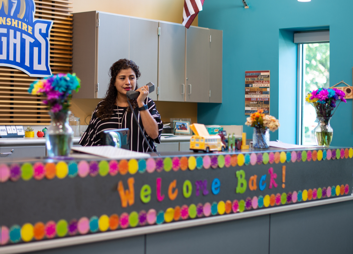 Devonshire Elementary School Students, Staff Enjoy Reunions on First