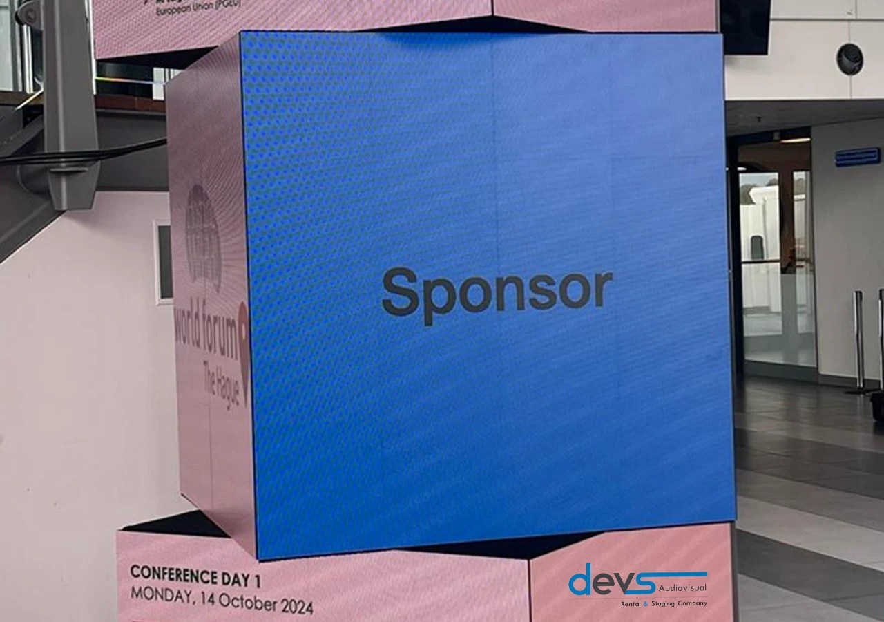 1.9mm Video LED Cubes Rental LED Columns 90degree corner