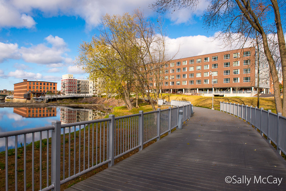 DEW Construction Housing Project Riverhouse Luxury Apartments