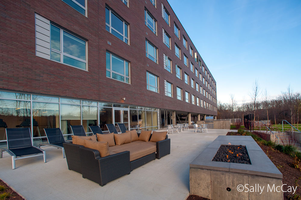 DEW Construction Housing Project Riverhouse Luxury Apartments