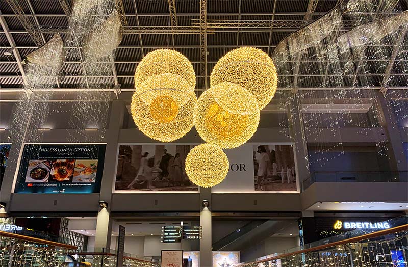 Marina Bay Sands Christmas Décor ‘Experience The World’ Dezign Format
